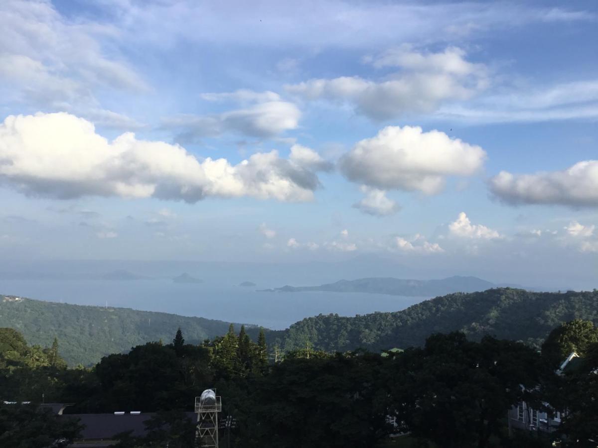 Condominium With Swimming Pool And Viewing Deck Tagaytay City Eksteriør billede